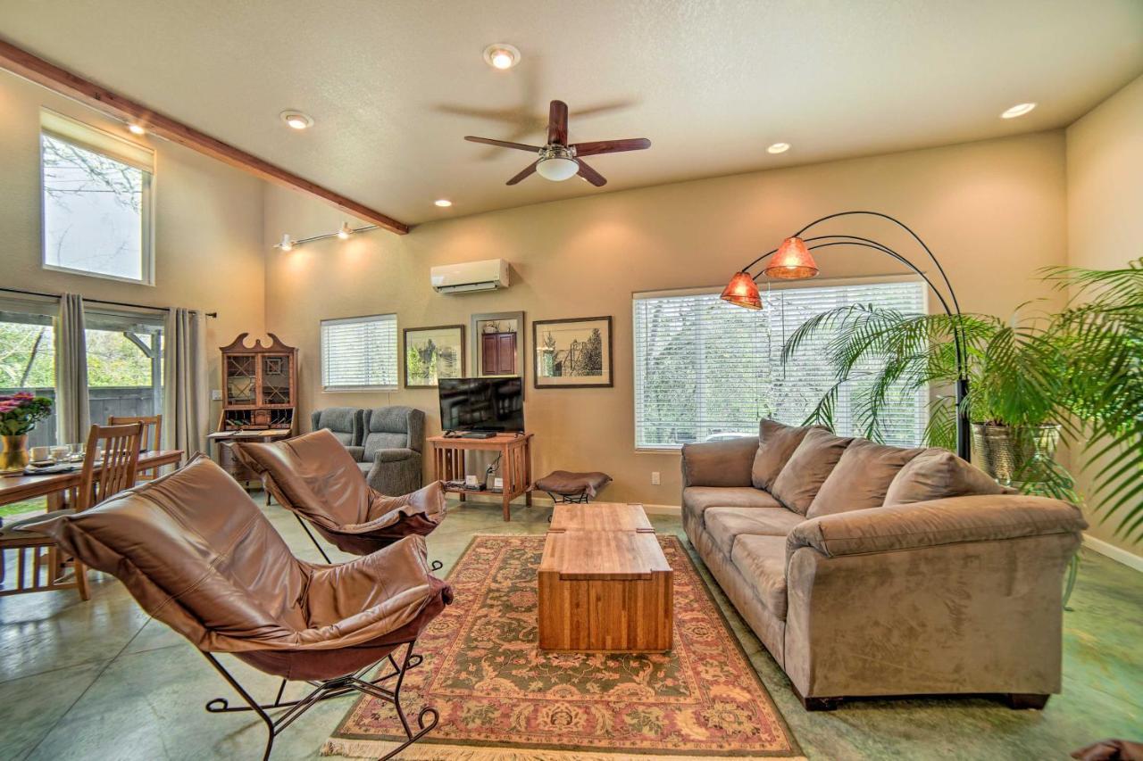 Hilltop Loft Ukiah Vacation Rental! Bagian luar foto