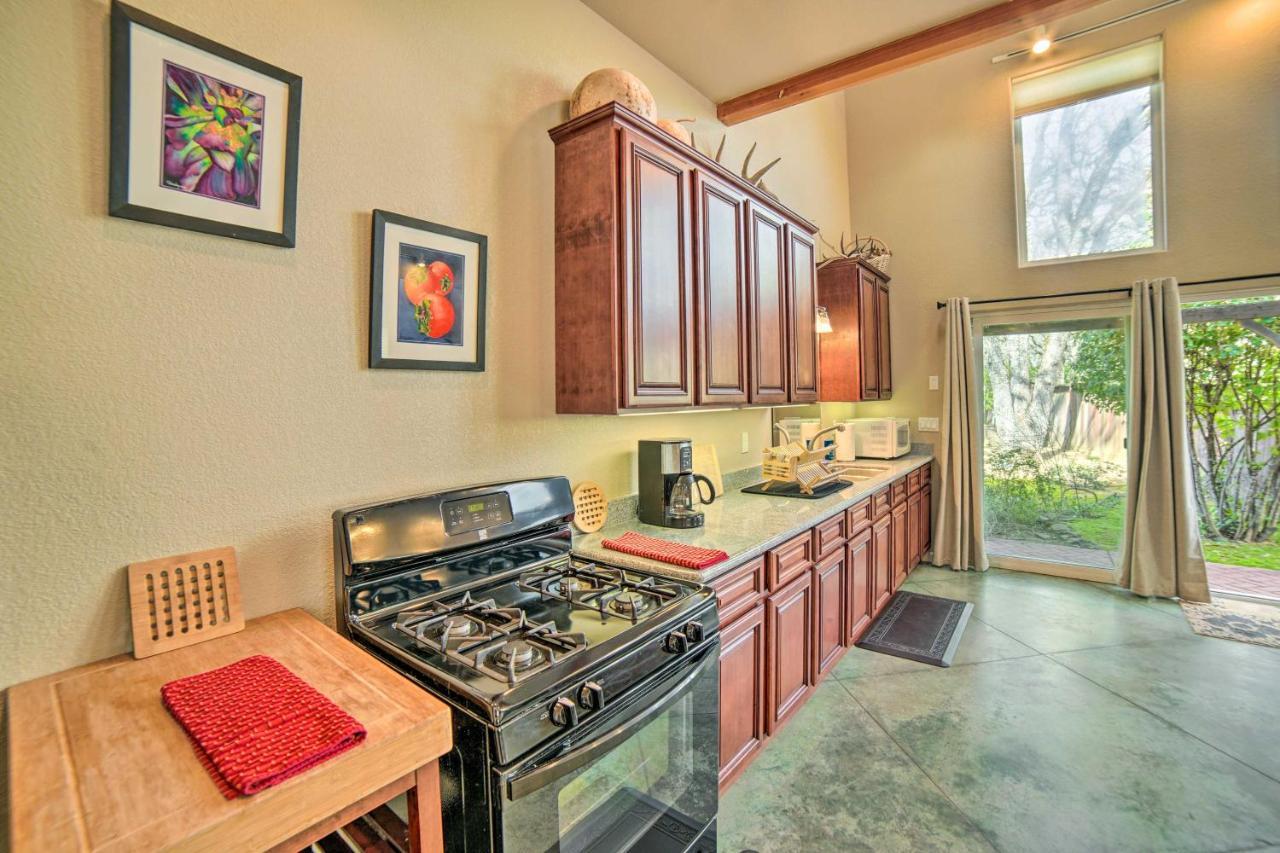 Hilltop Loft Ukiah Vacation Rental! Bagian luar foto